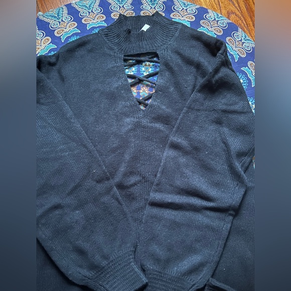 Black sweater - Picture 2 of 5